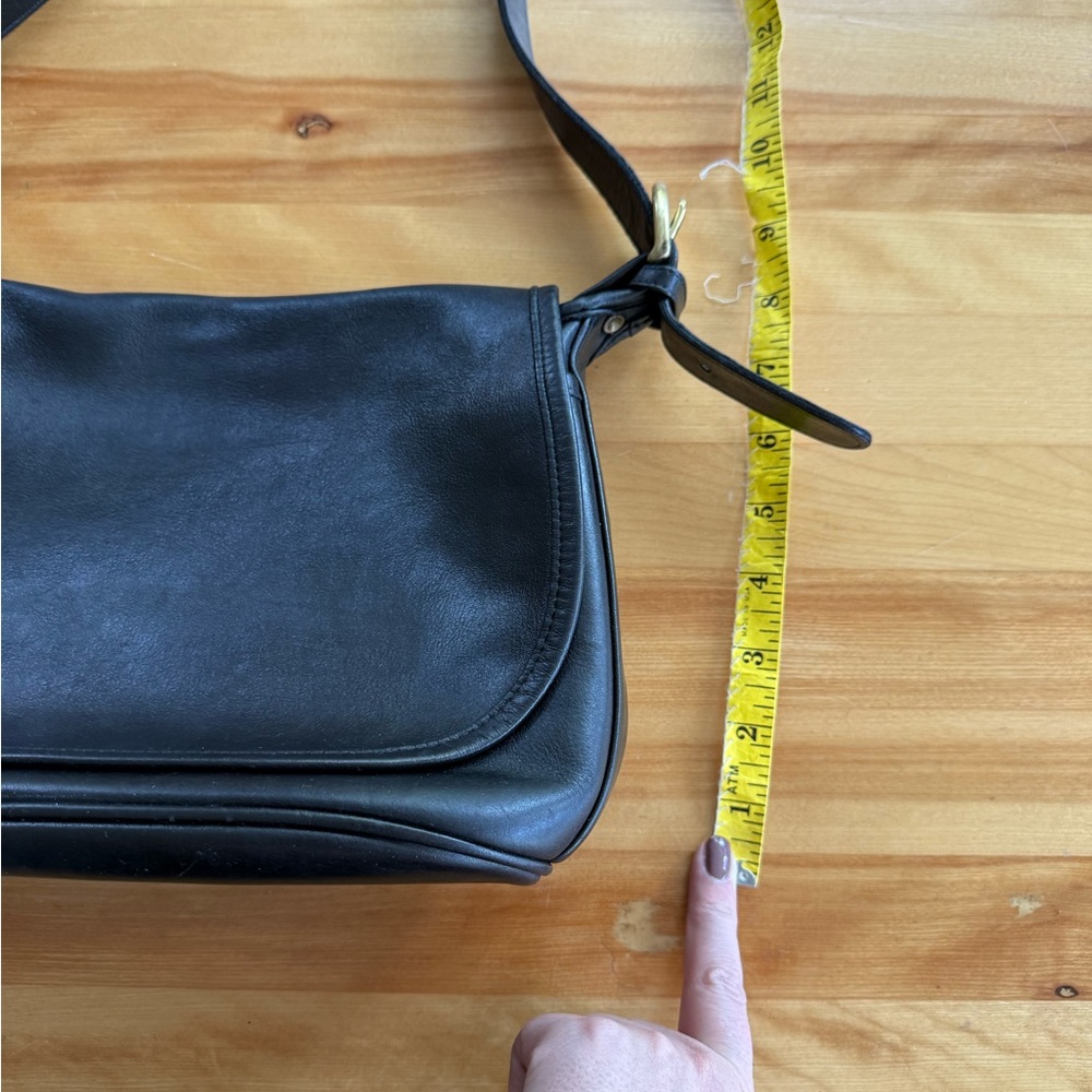 Vintage Coach Black Leather Shoulder Bag - Picture 12 of 13